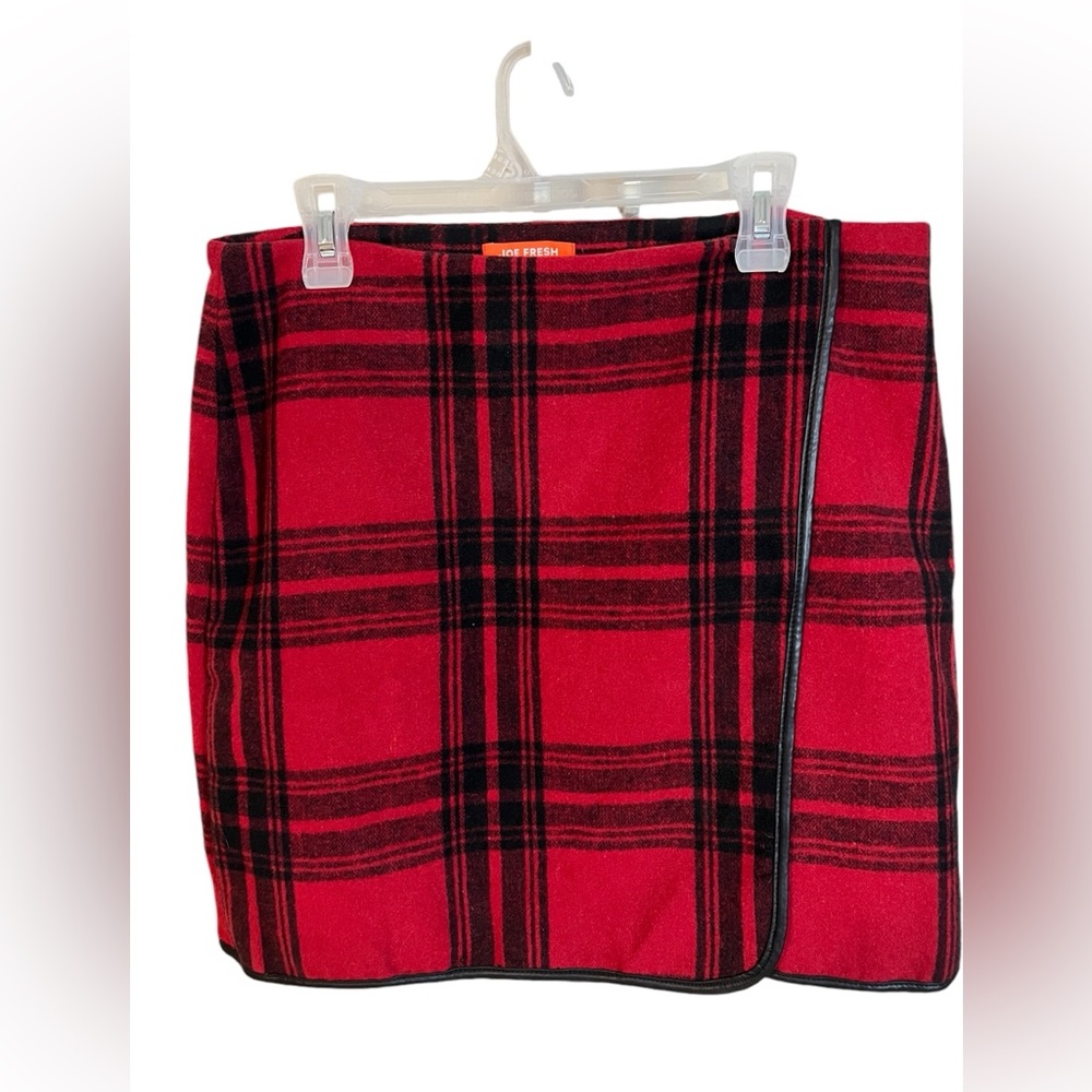 A women’s red and black skirt in size 12 - Picture 1 of 7